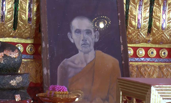 วงจรปิดจับภาพดวงไฟปริศนาลอยในวิหาร วงจรปิดจับภาพดวงไฟปริศนาลอยในวิหาร
