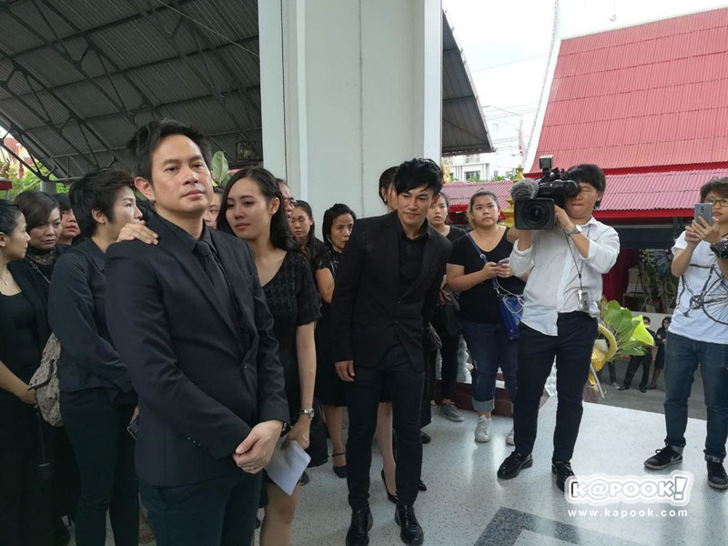 ต๊ะ ดิ๊พ บอยสเก๊าท์ ต๊ะ ดิ๊พ บอยสเก๊าท์