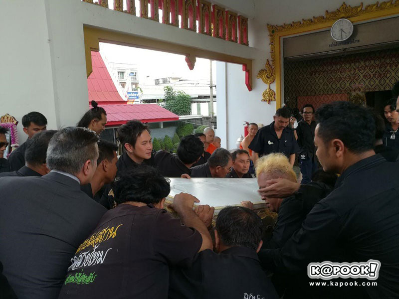 ต๊ะ ดิ๊พ บอยสเก๊าท์ ต๊ะ ดิ๊พ บอยสเก๊าท์