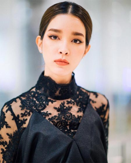 โม มนชนก โม มนชนก