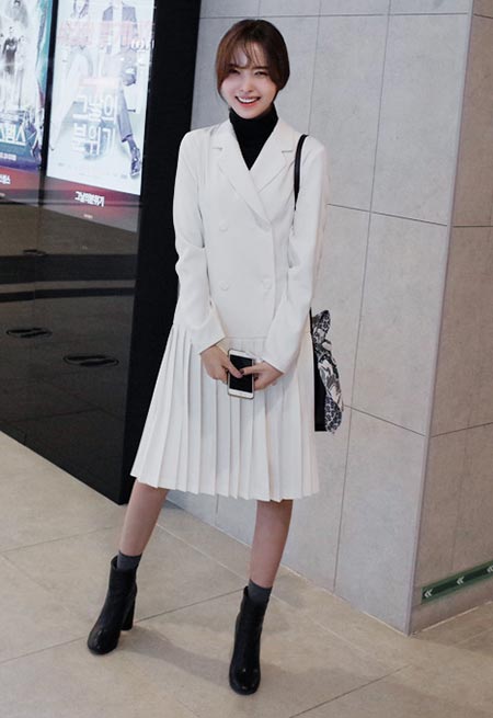 ชุดเดรสโทนสีสุภาพ ชุดเดรสโทนสีสุภาพ