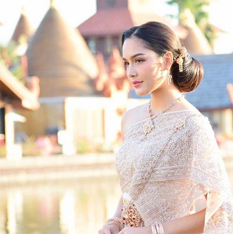 แต่งหน้าชุดไทย แต่งหน้าชุดไทย