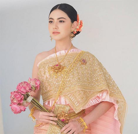 แต่งหน้าชุดไทย แต่งหน้าชุดไทย