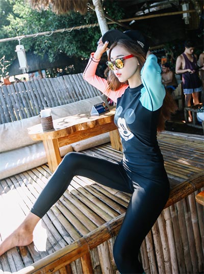 ชุดว่ายน้ำแบบเรียบร้อย ชุดว่ายน้ำแบบเรียบร้อย