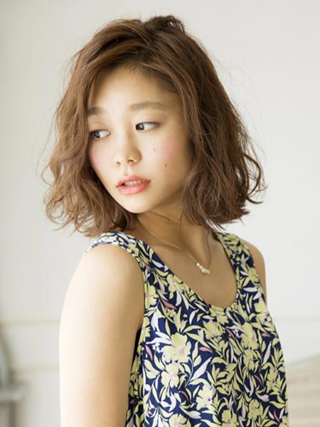 ทรงผมสั้นดัดลอน ทรงผมสั้นดัดลอน