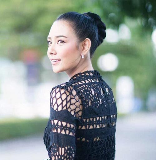 ทรงผมรวบตึง ทรงผมรวบตึง