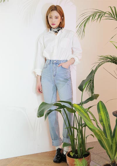 เสื้อเชิ้ตผู้หญิงสีขาว กางเกงยีนส์ เสื้อเชิ้ตผู้หญิงสีขาว กางเกงยีนส์