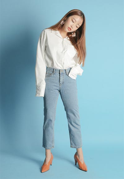 เสื้อเชิ้ตผู้หญิงสีขาว กางเกงยีนส์ เสื้อเชิ้ตผู้หญิงสีขาว กางเกงยีนส์