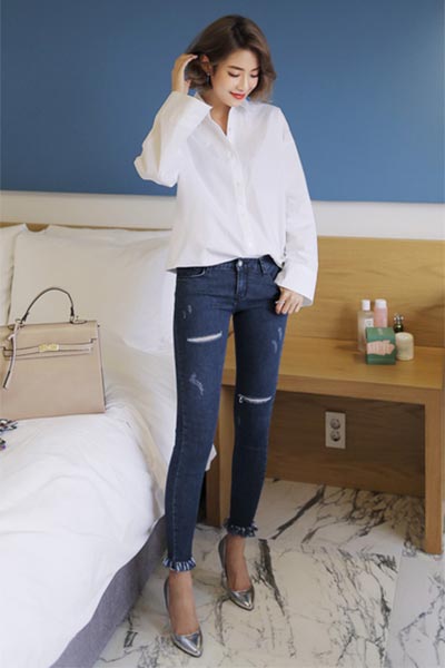 เสื้อเชิ้ตผู้หญิงสีขาว กางเกงยีนส์ เสื้อเชิ้ตผู้หญิงสีขาว กางเกงยีนส์