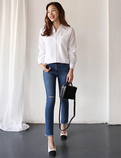 เสื้อเชิ้ตผู้หญิงสีขาว กางเกงยีนส์ เสื้อเชิ้ตผู้หญิงสีขาว กางเกงยีนส์