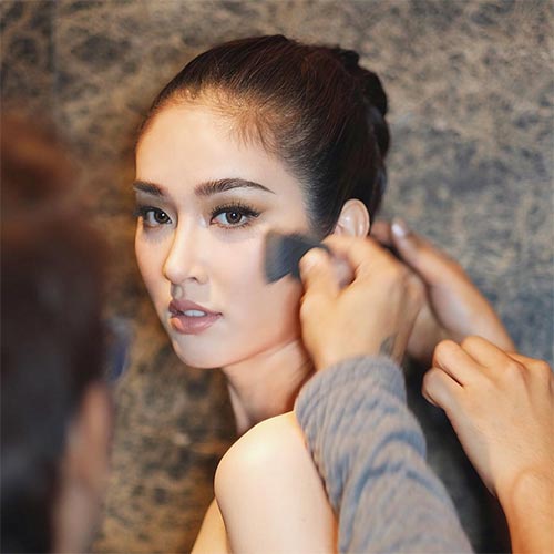 ทรงผมรวบตึง ทรงผมรวบตึง