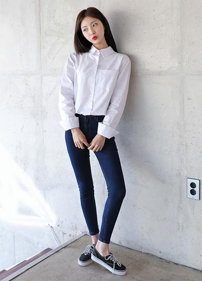 เสื้อเชิ้ตผู้หญิงสีขาว กางเกงยีนส์ เสื้อเชิ้ตผู้หญิงสีขาว กางเกงยีนส์