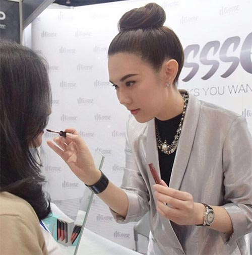 ทรงผมรวบตึง ทรงผมรวบตึง