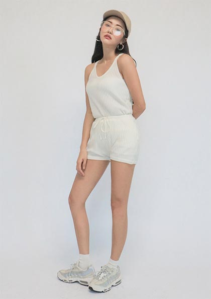 แต่งตัวสีขาว แต่งตัวสีขาว