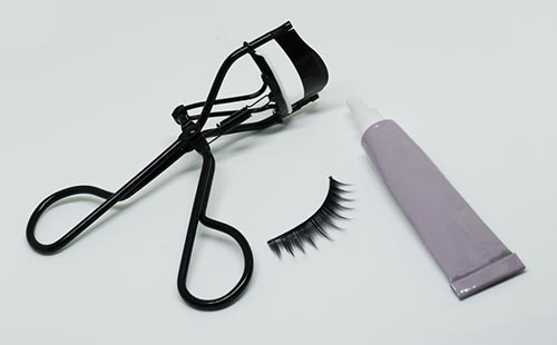 กาวติดขนตาปลอม กาวติดขนตาปลอม