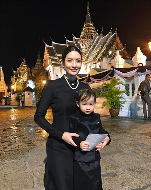 ชุดไทยจิตรลดาสีดำ ชุดไทยจิตรลดาสีดำ