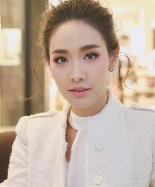 ทรงผมเกล้ามวย ทรงผมเกล้ามวย