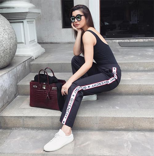 เอมมี่ มรกต เอมมี่ มรกต