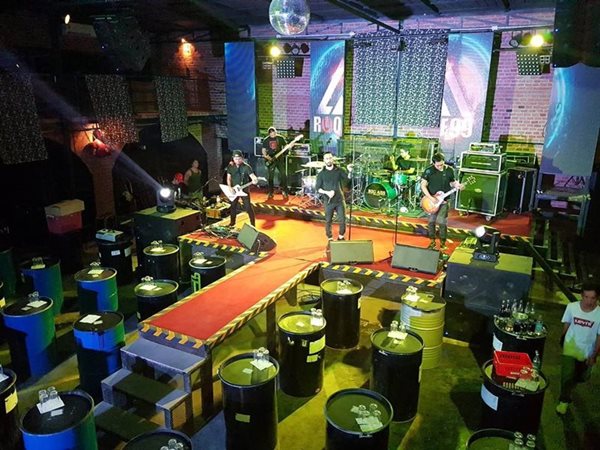 เจ๋ง บิ๊กแอส ตกเวที เจ๋ง บิ๊กแอส ตกเวที