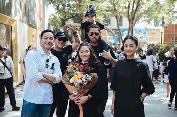 นก ฉัตรชัย นก สินจัย สุดปลื้ม ลูกสาว บอม ฑิชากร รับปริญญาแล้ว นก ฉัตรชัย นก สินจัย สุดปลื้ม ลูกสาว บอม ฑิชากร รับปริญญาแล้ว