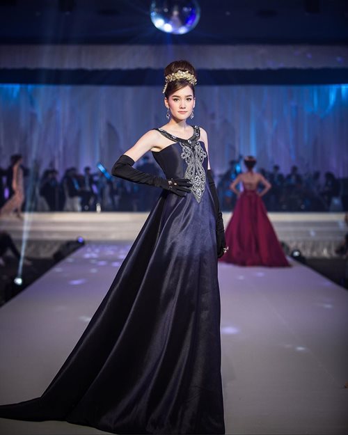 A wait Fasion Show A wait Fasion Show