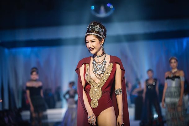 A wait Fasion Show A wait Fasion Show