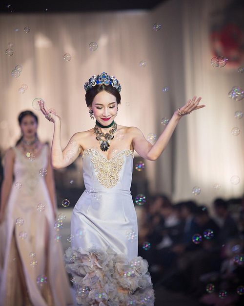 A wait Fasion Show A wait Fasion Show