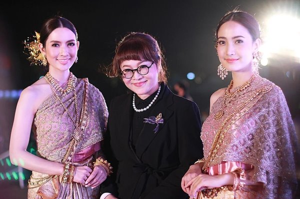 แอฟ แต้ว งานจุฬาฯ 100 ปี แอฟ แต้ว งานจุฬาฯ 100 ปี