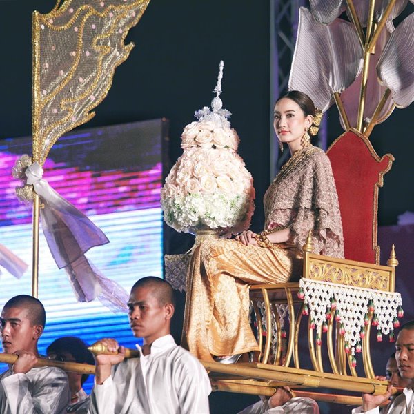 แอฟ แต้ว งานจุฬาฯ 100 ปี แอฟ แต้ว งานจุฬาฯ 100 ปี