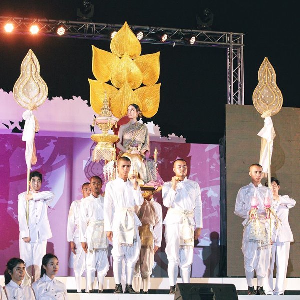 แอฟ แต้ว งานจุฬาฯ 100 ปี แอฟ แต้ว งานจุฬาฯ 100 ปี