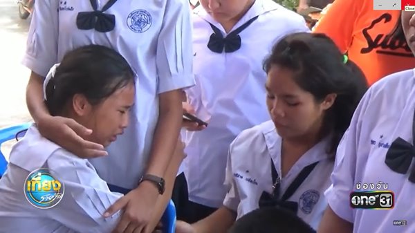 นักเรียน ม.1-ม.2 ปล่อยโฮถูกลอยแพ หลังเทศบาลมีมติสั่งปิดชั้น ม.ต้น นักเรียน ม.1-ม.2 ปล่อยโฮถูกลอยแพ หลังเทศบาลมีมติสั่งปิดชั้น ม.ต้น