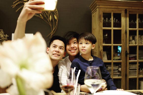 น้องภัทร หลานชาย กรณ์ ณรงค์เดช น้องภัทร หลานชาย กรณ์ ณรงค์เดช
