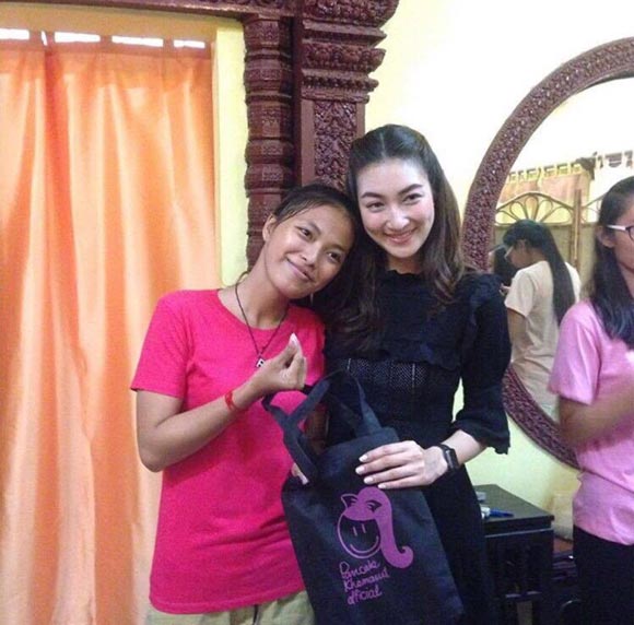 แพนเค้ก เขมนิจ แพนเค้ก เขมนิจ