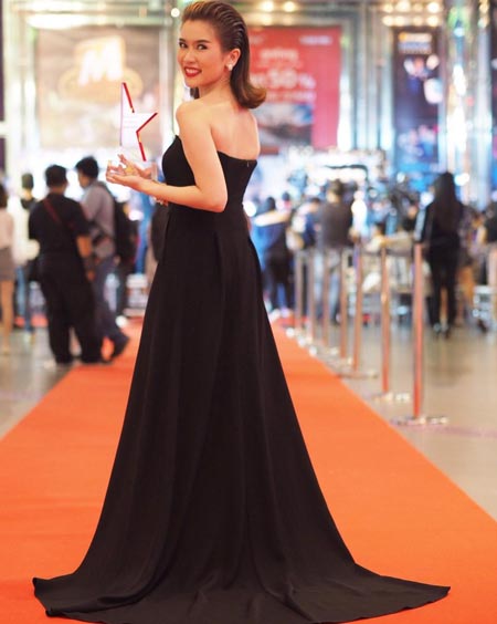 แฟชั่นพรมแดง Fever Award 3 แฟชั่นพรมแดง Fever Award 3