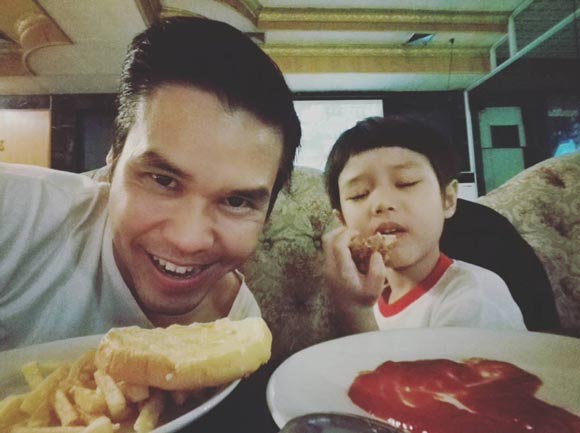 น้องสิล ลูกชายบอย สินเจริญ น้องสิล ลูกชายบอย สินเจริญ