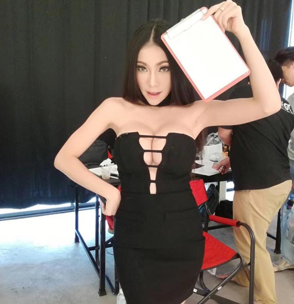 เอมมี่ อมลวรรณ เอมมี่ อมลวรรณ