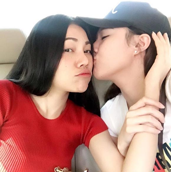 เอมมี่ อมลวรรณ เอมมี่ อมลวรรณ