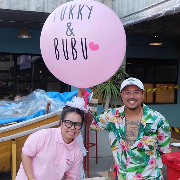 ตุ๊กกี้ ชิงร้อย โพสต์ภาพทำบุญ ท่ามกลางดราม่าบูบู้ ตุ๊กกี้ ชิงร้อย โพสต์ภาพทำบุญ ท่ามกลางดราม่าบูบู้