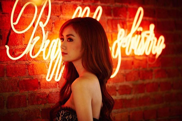 ไชยา มิตรชัย ควง น้องแป้ง พรภัสร์ชนก ถ่ายแบบนิตยสาร สุดสัปดาห์ ไชยา มิตรชัย ควง น้องแป้ง พรภัสร์ชนก ถ่ายแบบนิตยสาร สุดสัปดาห์