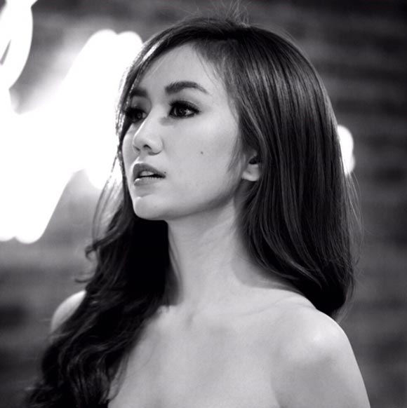 ไชยา มิตรชัย ควง น้องแป้ง พรภัสร์ชนก ถ่ายแบบนิตยสาร สุดสัปดาห์ ไชยา มิตรชัย ควง น้องแป้ง พรภัสร์ชนก ถ่ายแบบนิตยสาร สุดสัปดาห์