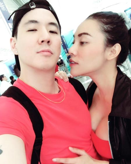 เอมมี่ อมลวรรณ เอมมี่ อมลวรรณ