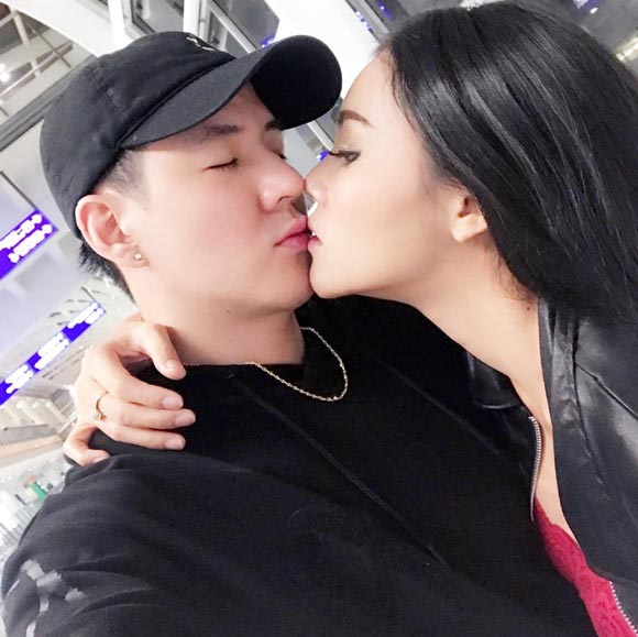 เอมมี่ อมลวรรณ เอมมี่ อมลวรรณ