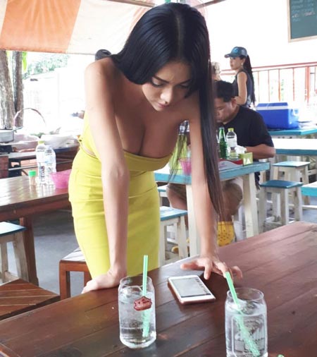 เอมมี่ อมลวรรณ เอมมี่ อมลวรรณ