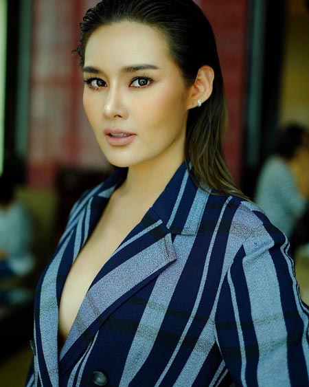 หญิง รฐา ตุลย์ ตุลยเทพ หญิง รฐา ตุลย์ ตุลยเทพ