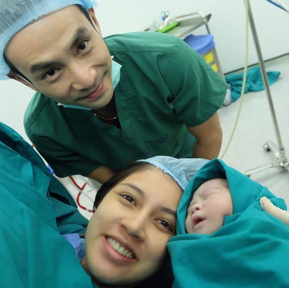 เพี๊ยช กนกลดา คลอดลูก ตั้งชื่อ น้องมอเตอร์ เพี๊ยช กนกลดา คลอดลูก ตั้งชื่อ น้องมอเตอร์