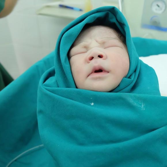 เพี๊ยช กนกลดา คลอดลูก ตั้งชื่อ น้องมอเตอร์ เพี๊ยช กนกลดา คลอดลูก ตั้งชื่อ น้องมอเตอร์