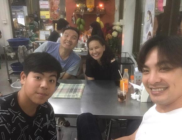 ฉอด เอส ป้าซุ่มทุ่มไม่อั้น ฉอด เอส ป้าซุ่มทุ่มไม่อั้น