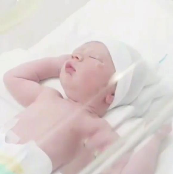 น้องสายฟ้า น้องพายุ ลูกชมพู่ อารยา น้องสายฟ้า น้องพายุ ลูกชมพู่ อารยา
