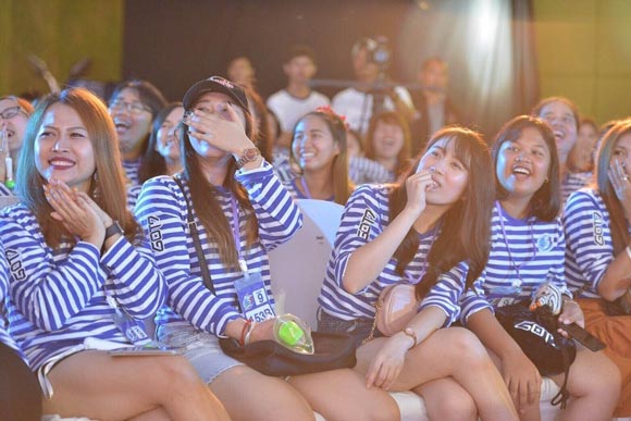 เอสฟินติดเกาะกับ GOT7 เอสฟินติดเกาะกับ GOT7