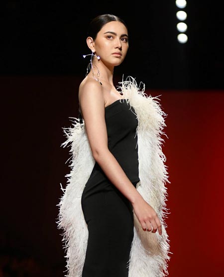 เปืดราคา บุ้งกี๋ ทุบหน้าเหมือน ใหม่ ดาวิกา เปืดราคา บุ้งกี๋ ทุบหน้าเหมือน ใหม่ ดาวิกา